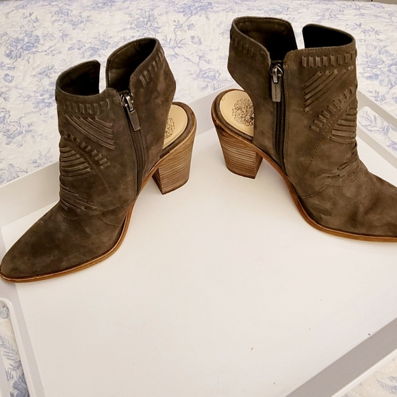 Vince Camuto suede booties olive Green size 8.5 - Picture 8 of 16